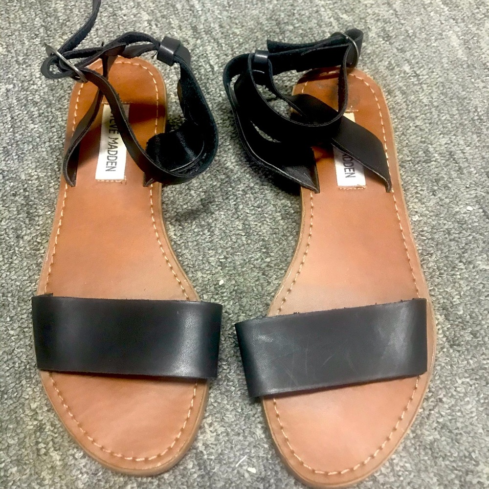 Steve Madden black flat sandals